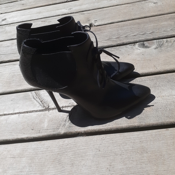 Black laced leather ankle booties - Picture 4 of 7